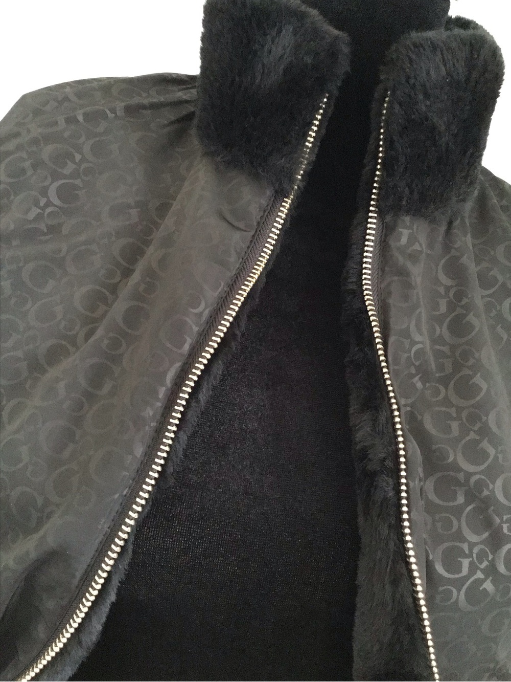 GUESS Reversible Women’s Black Logo Print Zip Vest with Faux-Fur, size XS/S